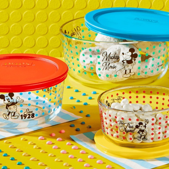 Pirex Mickey Mouse Collection for Your Dream Disney Kitchen - Picture 2 of 6